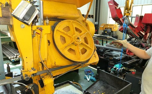 如何解决炉霍卧式金属带锯床切削时出现的断带现象？